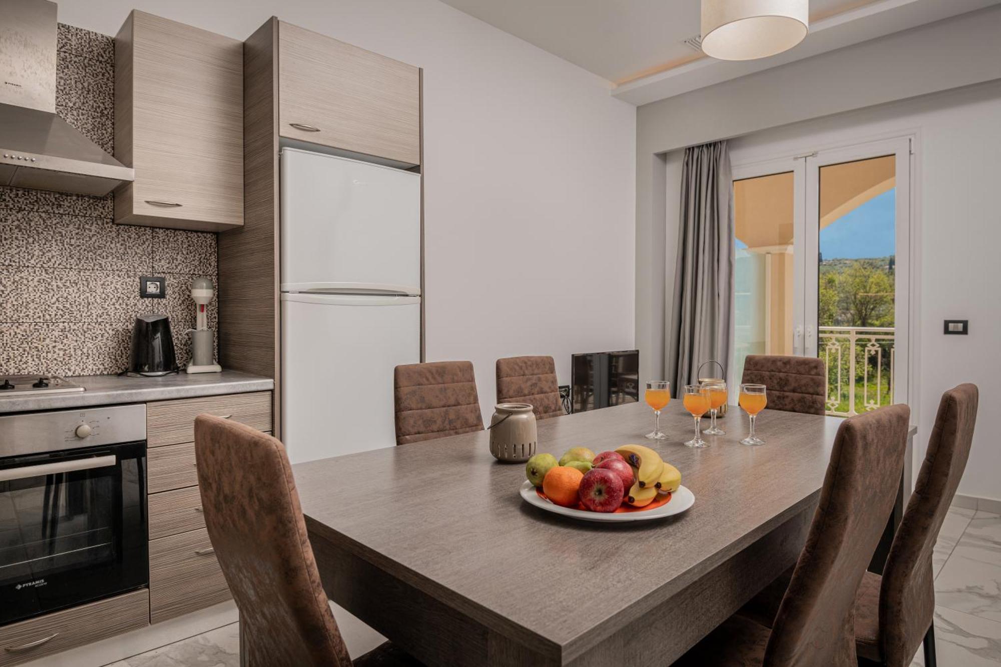 Katsaros Luxury Apts Ii 5 Min Walk To Apartament
