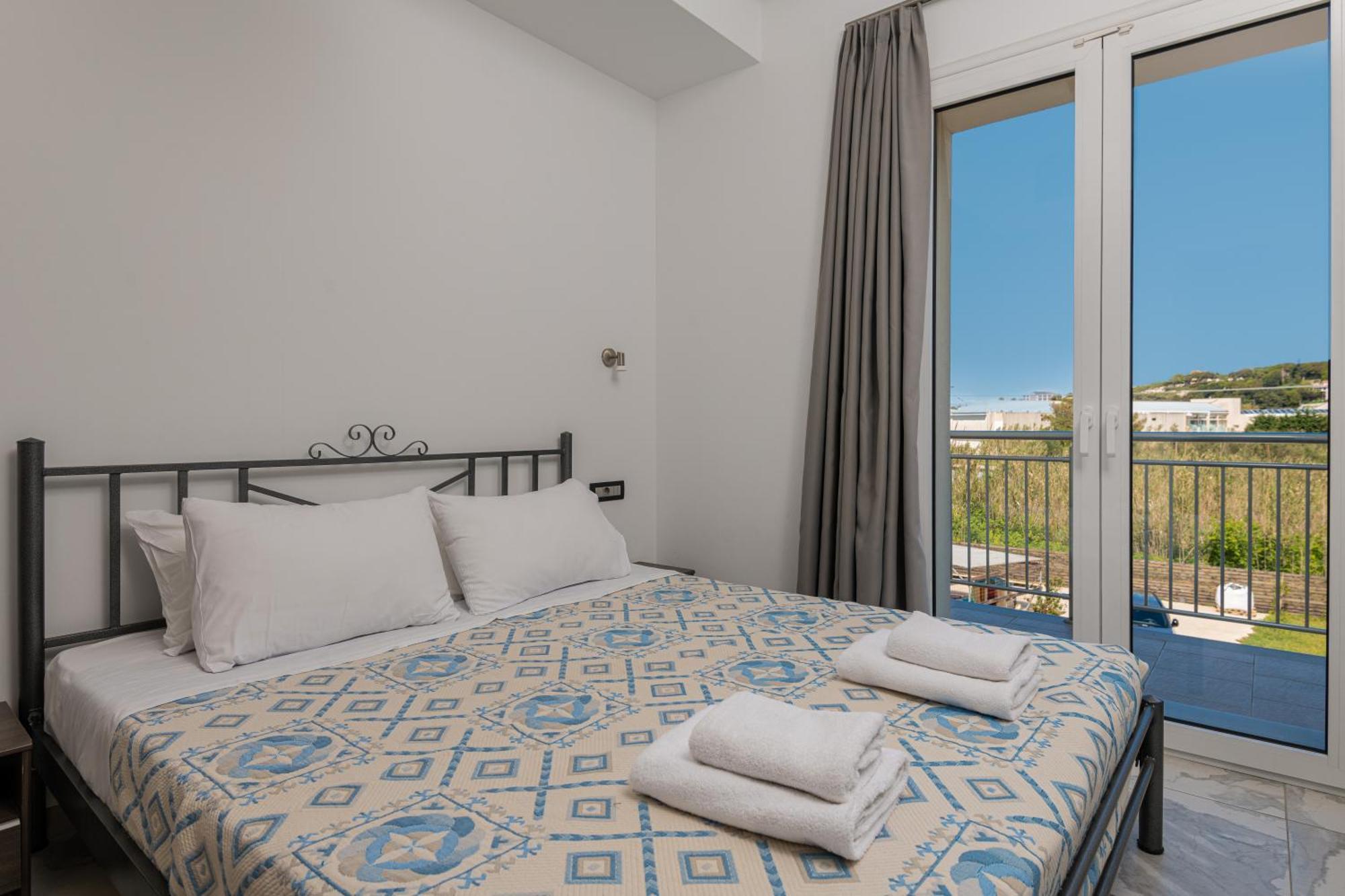 Katsaros Luxury Apts Ii 5 Min Walk To Apartament